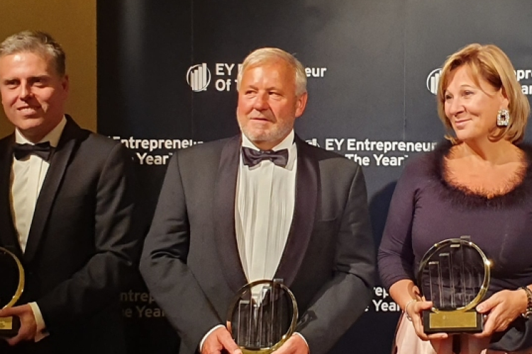 A KÉSZ alapítója nyerte a különdíjat az Év Üzletembere gálán