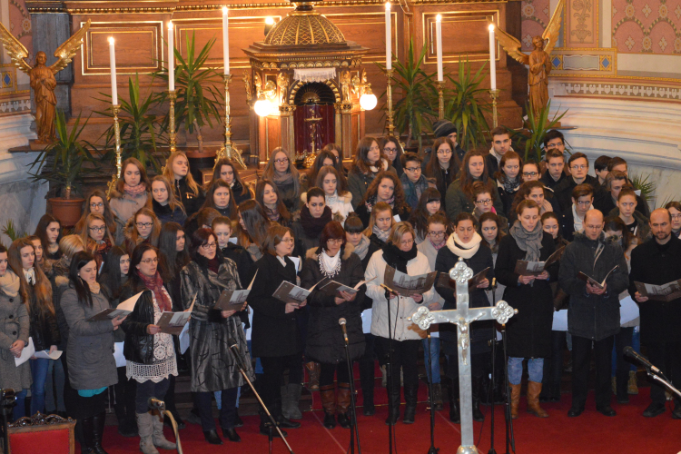 Dallal köszöntötték a karácsonyt a Móra Gimnázium diákjai