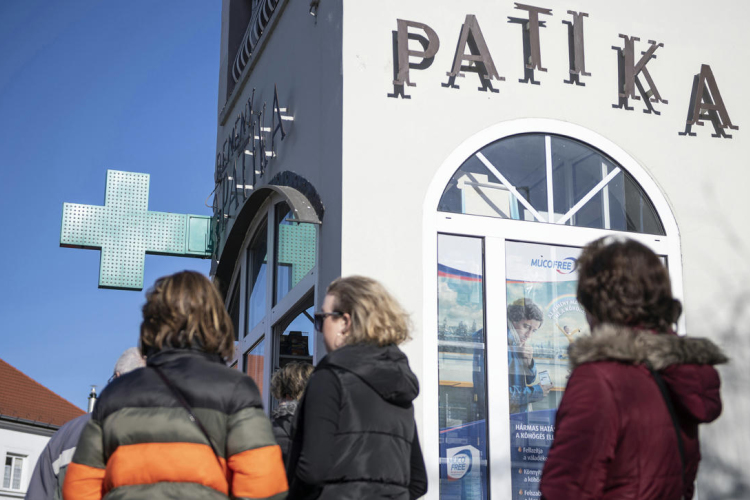 A krónikus betegek ne menjenek rutinvizsgálatra, receptért