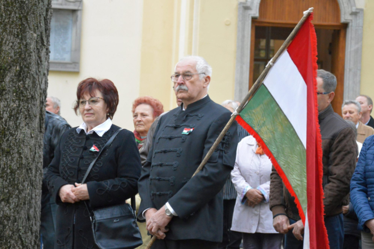 A haza és a szabadság értékeire emlékeztek a forradalom évfordulóján Kunszálláson