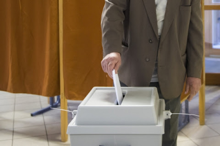 Három azonos nevű képviselőjelölt verseng egy szentpétervári szavazókerületben