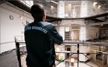 Börtönőrt próbált megkenni egy elítélt Szegeden