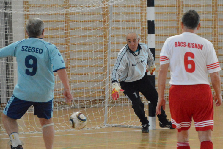 A veterán labdarúgók teremtornáját Kecskemét csapata nyerte