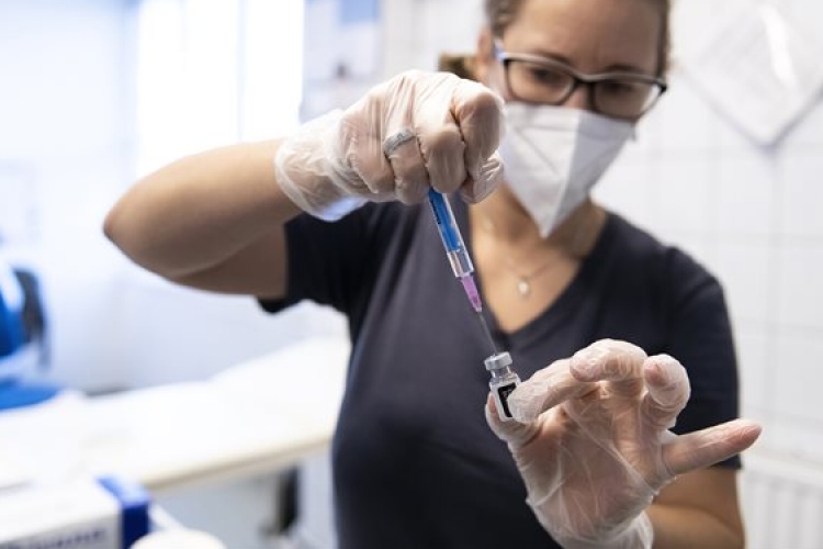 A Nyugat-Balkánon már oltanak, de Boszniában még nem tudják, hogy mikor érkezik a vakcina