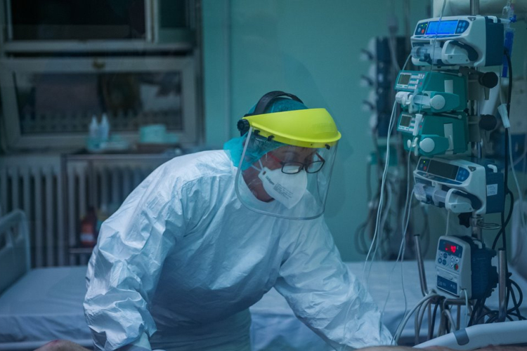 Négy napja csökken az új igazolt fertőzöttek száma