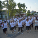 Csaknem száz szenior örömtáncos ropta a főtéren