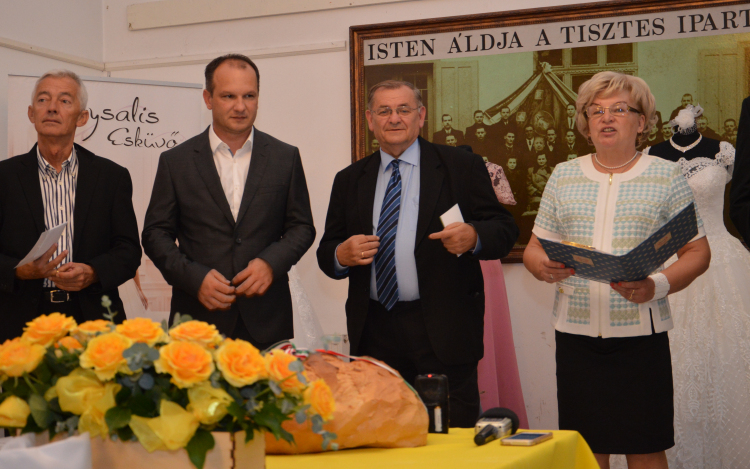 Áldott legyen minden iparos keze munkája