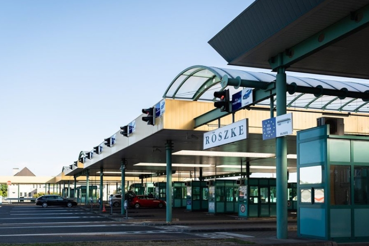 Korlátozás nélkül léphetik át a magyar-szerb határt a két ország állampolgárai