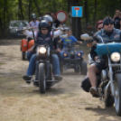 81 évesen is oldalkocsis motoron száguld