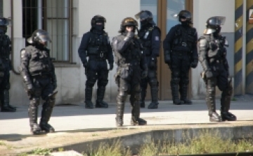 Lecsapott a rendőrség a cseh kormányra 