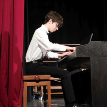 Ünnepi műsorral köszöntötték az édesanyákat, nagymamákat