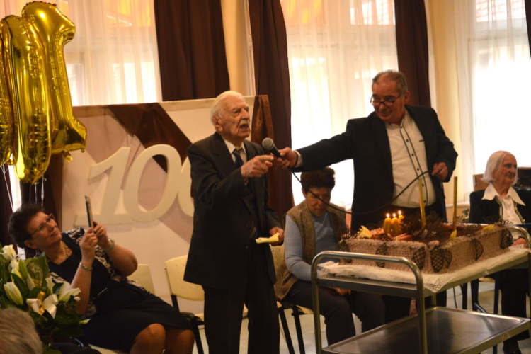 100. születésnapját ünnepelte Dezső bácsi