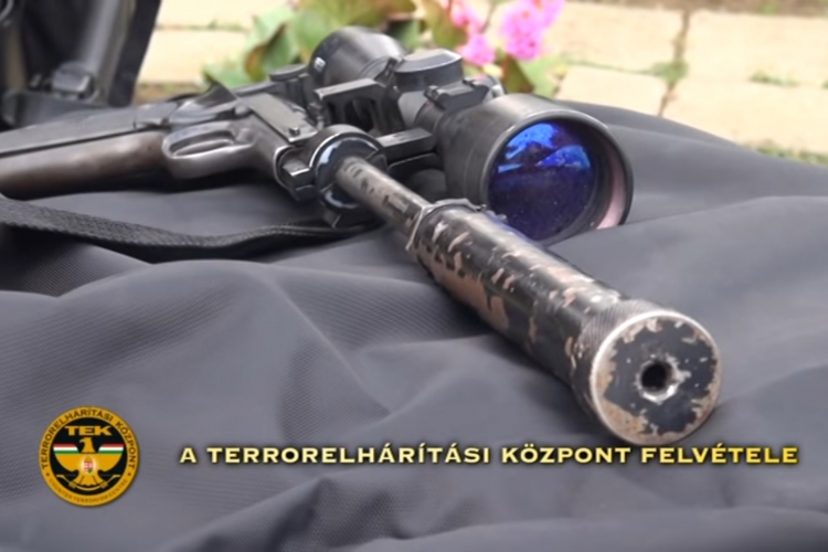 TEK-rajtaütés: fegyvereket foglaltak le Kóspallagon - VIDEÓVAL
