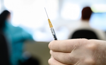 Jövő év végén elkezdődik a hazai koronavírus elleni vakcina gyártása