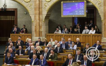 Családtámogatásokkal kapcsolatos törvényjavaslatokról dönthet a parlament