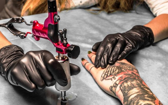 Minden 2. magyarnak van tetkója