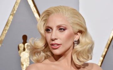Lady Gaga elhalasztotta európai turnéját
