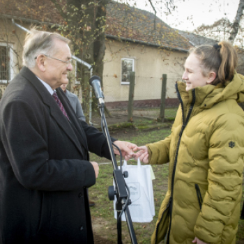 Fülöpjakab központjában avatták fel Petőfi Sándor mellszobrát