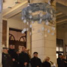 Lobog már az öröm lángja is