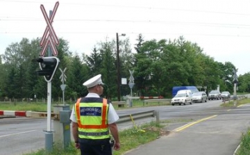 Nagyszabású ellenőrzést tart a MÁV és a rendőrség a vasúti átjárókban