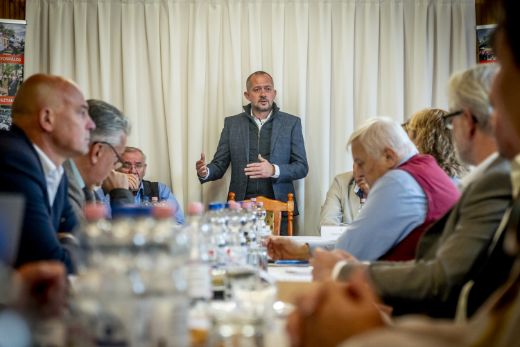 Polgármesteri találkozót tartottak Kömpöcön