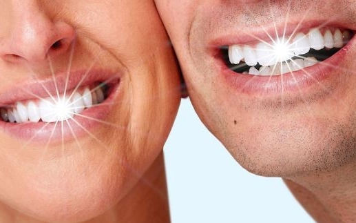 6 anyag, ami tönkreteszi a fehér fogakat
