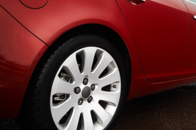 Autókkal üzletelő adócsaló bandát kaptak el