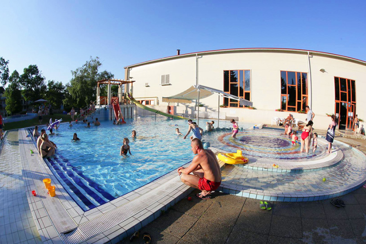 Strand nap a Félegyházi Termál Parkfürdőben