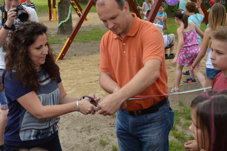 Új játszótér avatása koronázta meg a Platán iskola családi napját