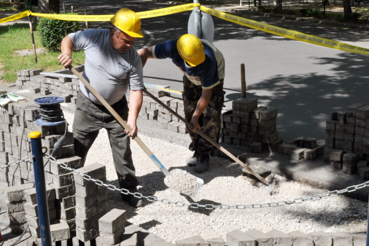 Folytatódik a fekvőrendőrök „lefaragása”