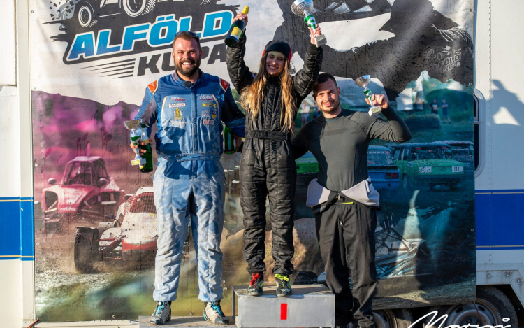 Fiatal, Gyors, és Elszánt - Mira újra a pályán!