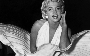 Elárverezik Marilyn Monroe imakönyvét