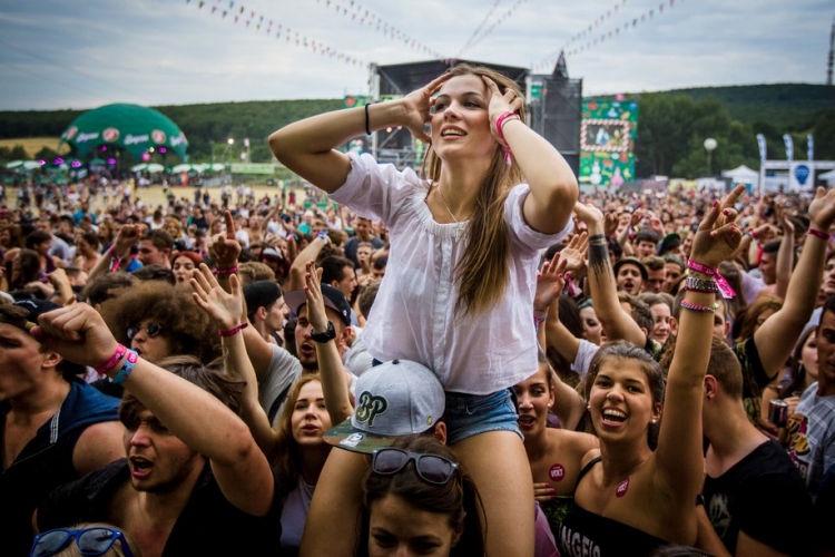 Van esély az 500 főnél nagyobb zenei fesztiválokra?