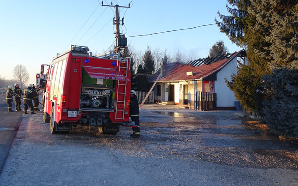 Kigyulladt egy tető Kiskunfélegyháza külterületén - fotókkal