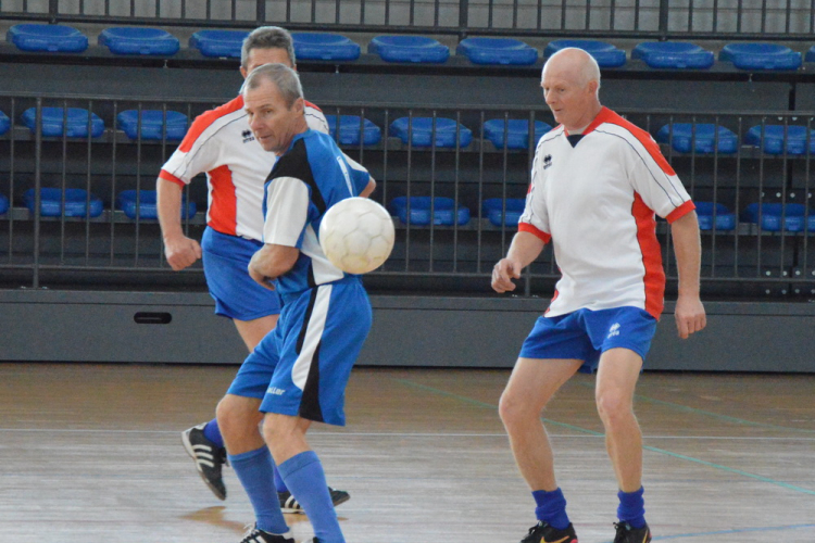 Veteránok rúgják a bőrt a Kész Arénában