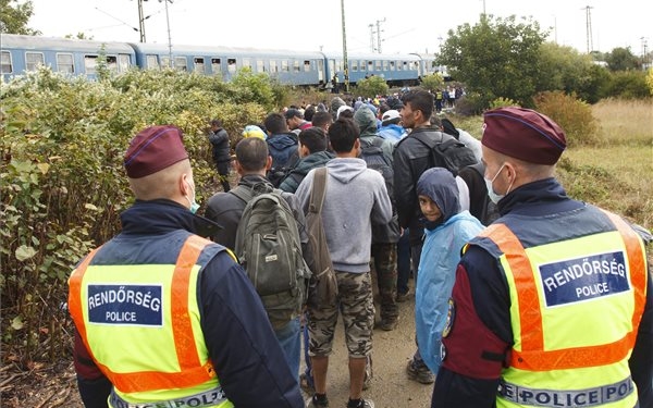 Uniós belügyminiszterek: gyorsítani kell a jogosulatlanul Európában tartózkodó migránsok visszaküldését
