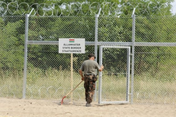 A határkerítésen létrán átmászó szír férfiakat ítéltek el Szegeden