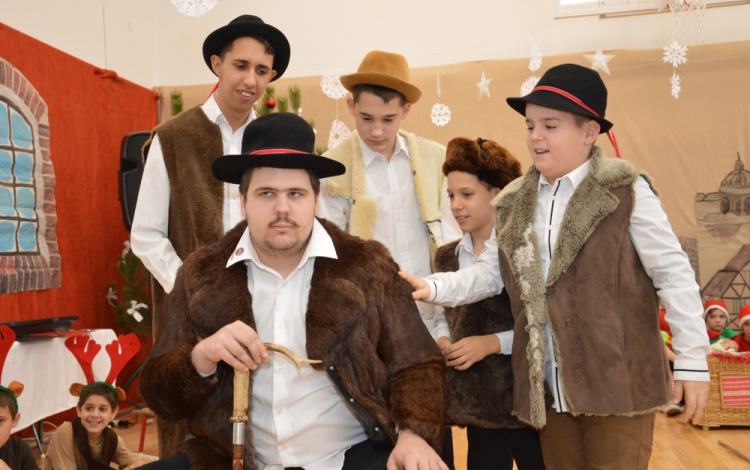 Mesejátékkal készültek a Göllesz Iskola diákjai Karácsonyra