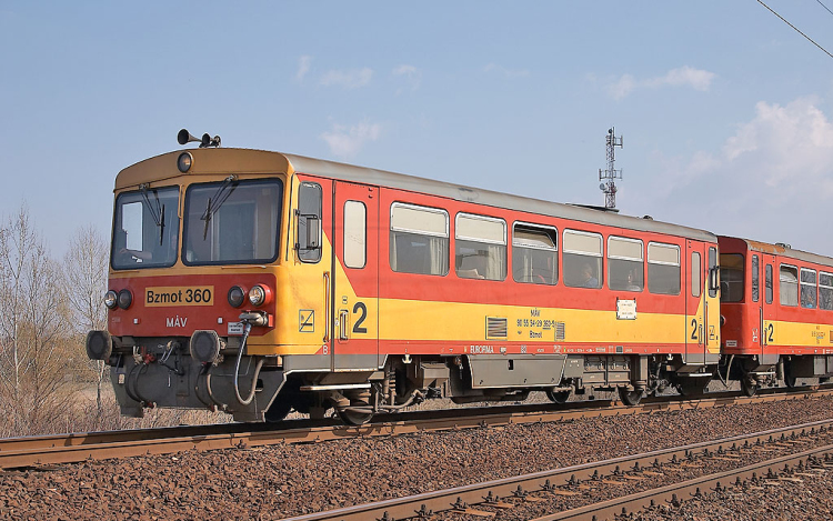 Autó és vonat karambolozott Tiszaalpáron