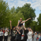 Együtt bolondoztak a végzős diákok