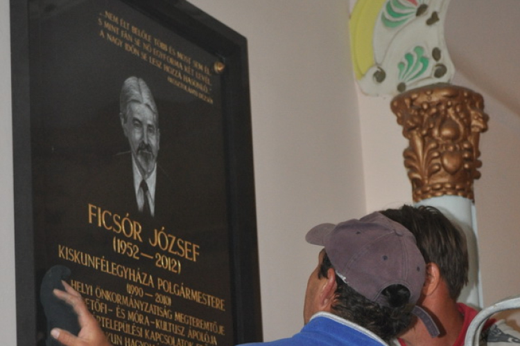 Emléktábla Ficsór Józsefnek