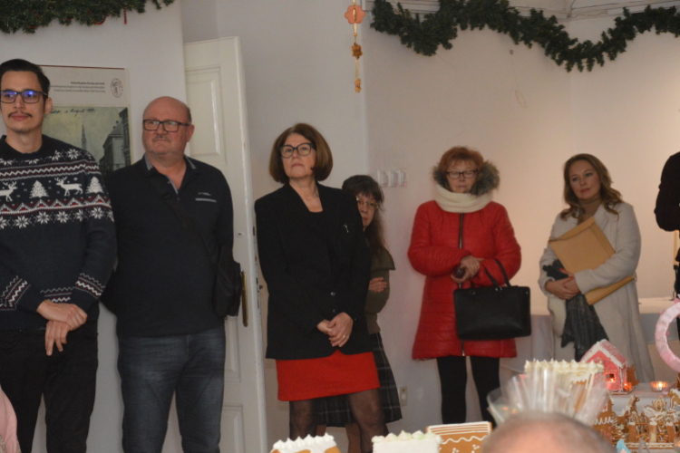 Megnyitott a mézeskalács meseváros kiállítás