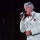 Verssel és zenés műsorral köszöntötték az időseket