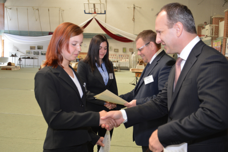 Értékes ajándékkal jutalmazta a Szuperinfó a legjobb lovászt