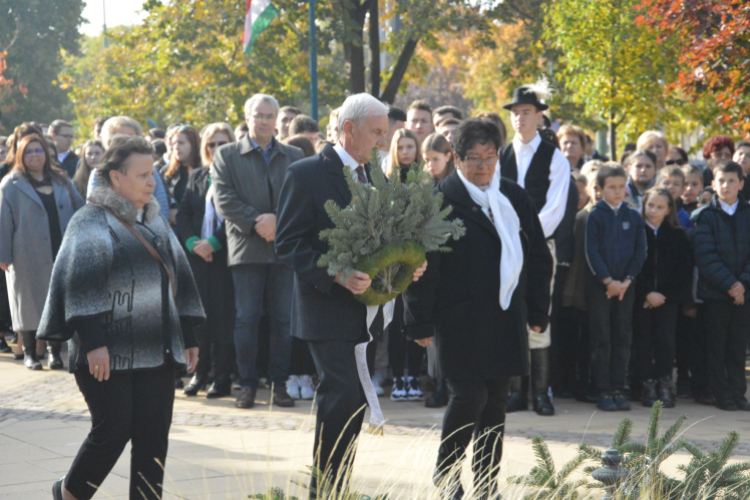 A Petőfi-szobor leleplezésének 100. évfordulóját ünnepelte Félegyháza