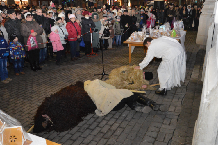 Fellobbant a negyedik gyertyaláng is