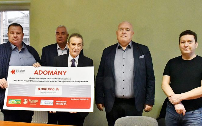 8 millió forintos adomány a kecskeméti kórháznak