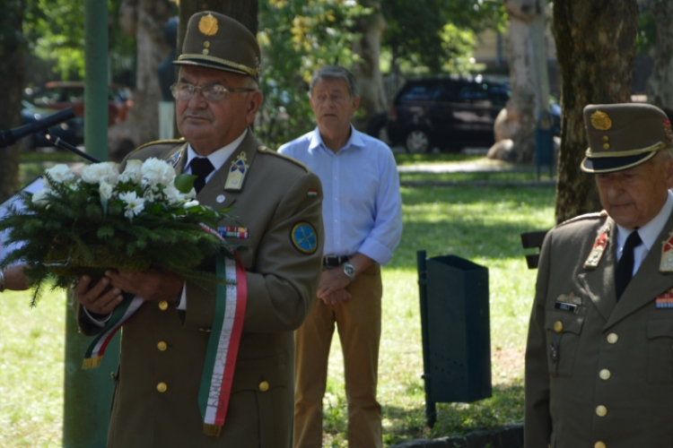 A háborús áldozatokra és hősökre emlékeztek