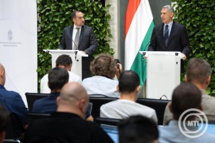 Lázár János: visszafordíthatatlanul a megújulás útjára lépett a MÁV-Volán csoport