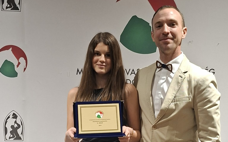 Dobos Eszter az ország legjobbjai között – rangos díjat vehetett át Inárcson